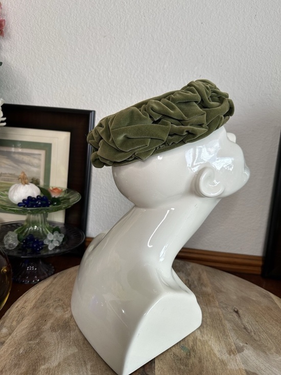 Vintage Jacobson\'s Olive Green Velvet Ruffled Cloche/Pillbox Hat main image 14